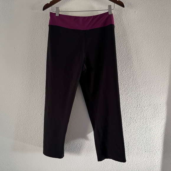 NIKE Dri-FIT Cropped Leggings L High Waisted Black Purple Athletic Capri Sporty - Picture 13 of 14